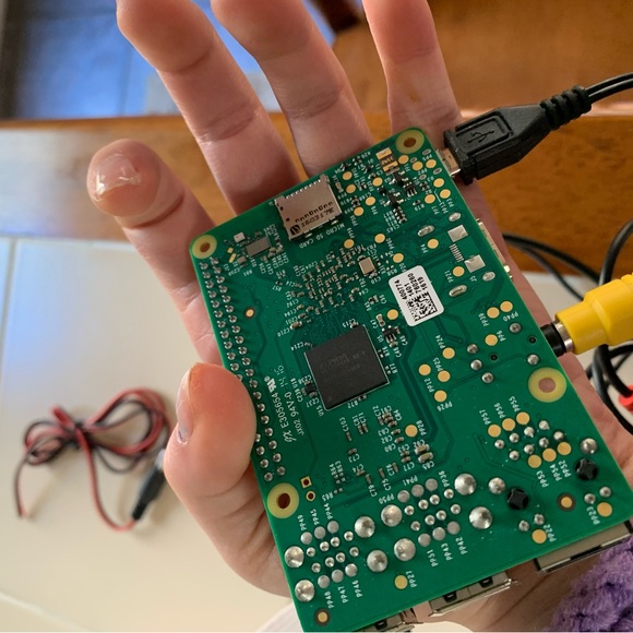 Raspberry Pi3 B+ Motherboard w Pre Loaded Micro SD card, monitor, charging port. - Picture 8 of 10